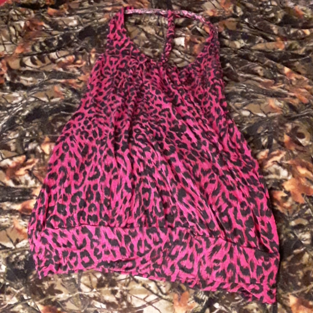 Slightly open back tank top